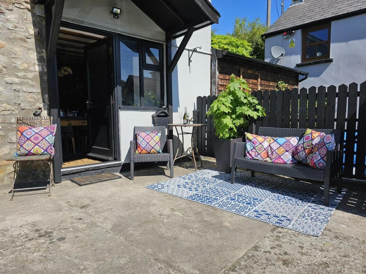 The Cottage Govilon Luaran gambar